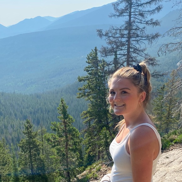 Meet your Posher, Brianna - Picture 1 of 3